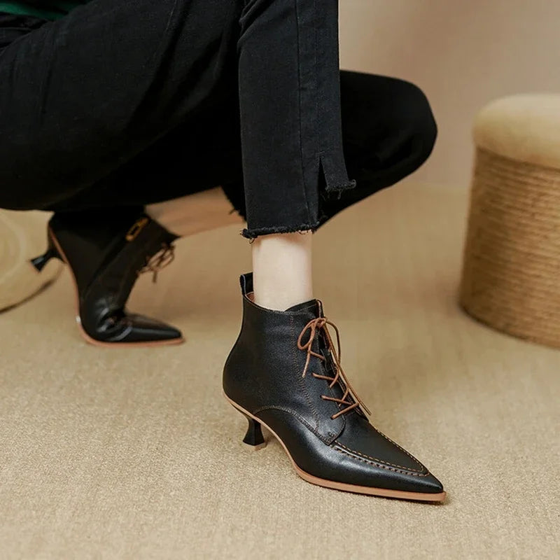 Ivellora | Pointed Ankle Boots
