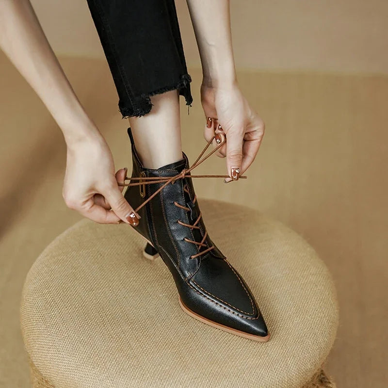 Ivellora | Pointed Ankle Boots